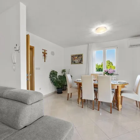 Nyaraló Marija - Three Bedroom With Private Pool And Terrace *