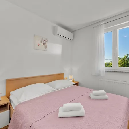 Nyaraló Marija - Three Bedroom With Private Pool And Terrace Šibenik