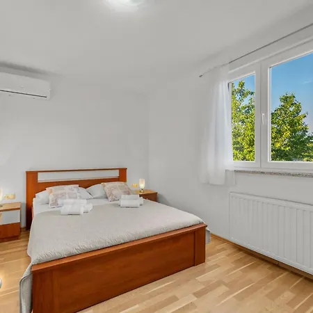 Marija - Three Bedroom With Private Pool And Terrace Šibenik