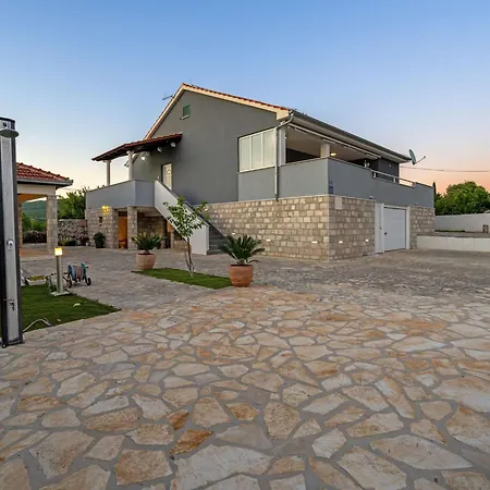 Marija - Three Bedroom With Private Pool And Terrace * Šibenik