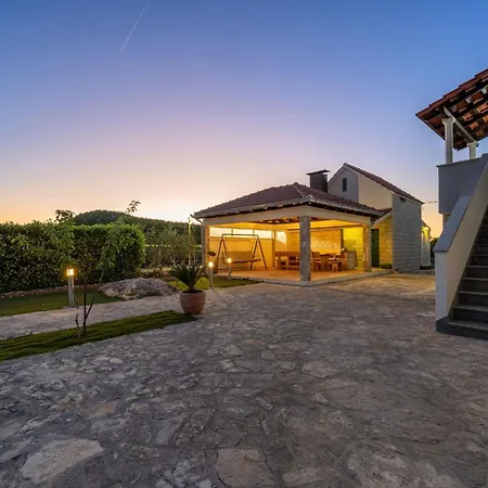 Nyaraló Marija - Three Bedroom With Private Pool And Terrace Šibenik