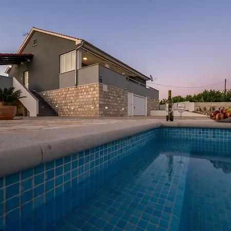 Nyaraló Marija - Three Bedroom With Private Pool And Terrace Šibenik
