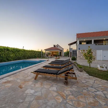 Marija - Three Bedroom With Private Pool And Terrace * Šibenik