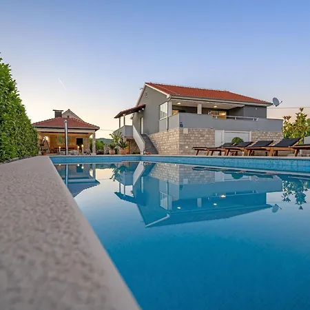Marija - Three Bedroom With Private Pool And Terrace Nyaraló Šibenik