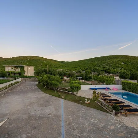 Nyaraló Marija - Three Bedroom With Private Pool And Terrace Šibenik