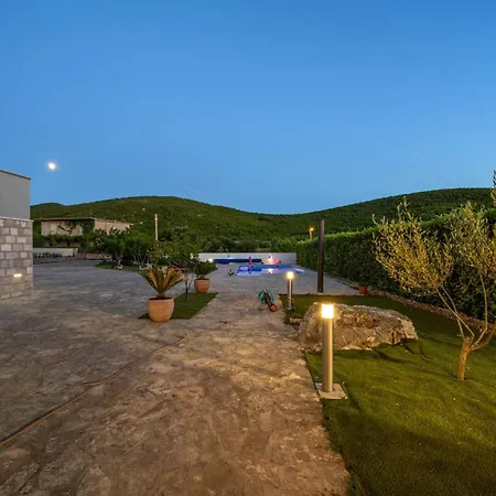 Marija - Three Bedroom With Private Pool And Terrace * Šibenik